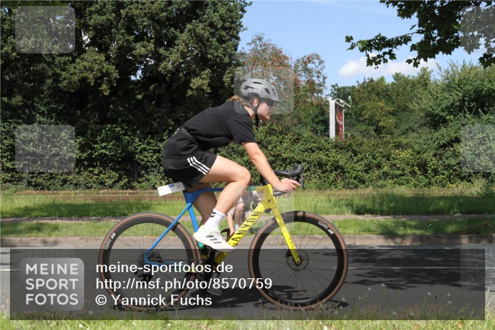 10.08.2025 - GEWOBA Citytriathlon Bremen Yannick Fuchs http://msf.ph/oto/8570759 10.08.2025 14:26:42 Radfahren 349, 358, 372, 404, 408, 422, 445, 453, 484, 532 meine-sportfotos.de