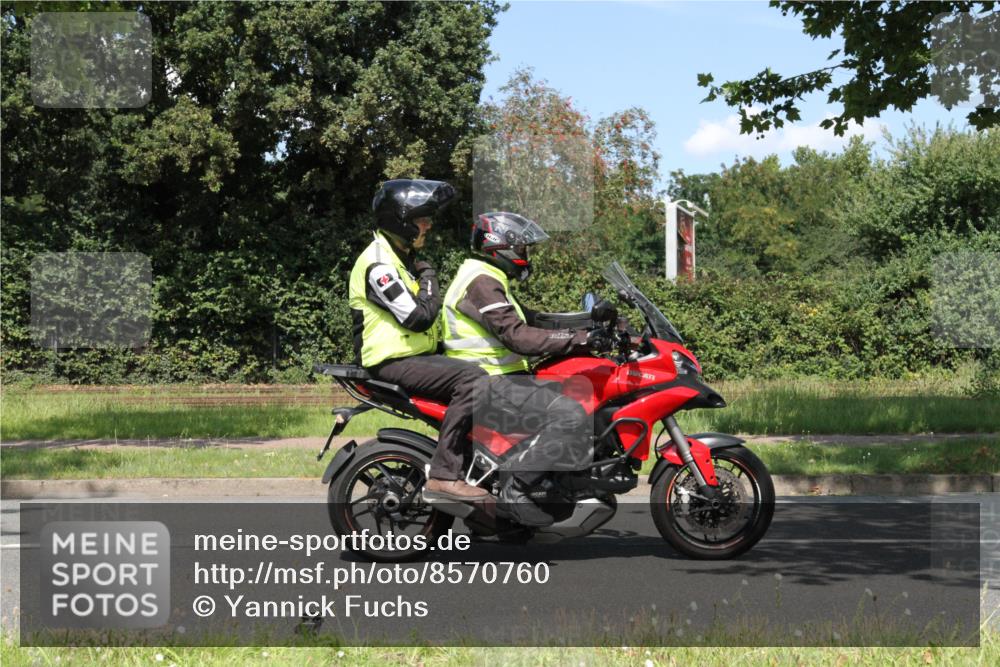 10.08.2025 - GEWOBA Citytriathlon Bremen Yannick Fuchs http://msf.ph/oto/8570760 10.08.2025 14:26:42 Radfahren 349, 358, 372, 404, 408, 422, 445, 453, 484, 532 meine-sportfotos.de