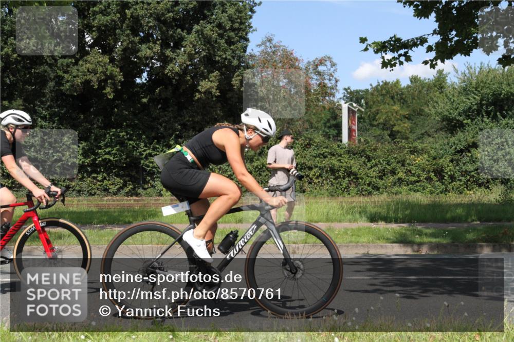 10.08.2025 - GEWOBA Citytriathlon Bremen Yannick Fuchs http://msf.ph/oto/8570761 10.08.2025 14:26:44 Radfahren 349, 358, 372, 408, 422, 445, 453, 484, 497, 532 meine-sportfotos.de