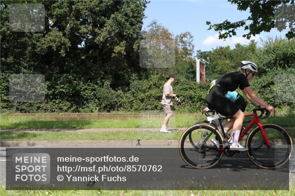 10.08.2025 - GEWOBA Citytriathlon Bremen Yannick Fuchs http://msf.ph/oto/8570762 10.08.2025 14:26:44 Radfahren 349, 358, 372, 408, 422, 445, 453, 484, 497, 532 meine-sportfotos.de