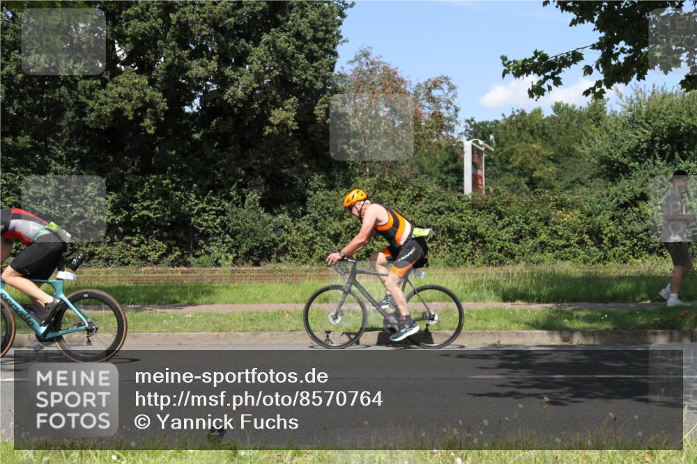 10.08.2025 - GEWOBA Citytriathlon Bremen Yannick Fuchs http://msf.ph/oto/8570764 10.08.2025 14:26:47 Radfahren 349, 358, 372, 408, 422, 445, 484, 497, 532 meine-sportfotos.de