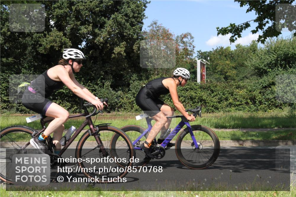 10.08.2025 - GEWOBA Citytriathlon Bremen Yannick Fuchs http://msf.ph/oto/8570768 10.08.2025 14:26:56 Radfahren 276, 305, 349, 372, 408, 422, 445, 484, 497 meine-sportfotos.de