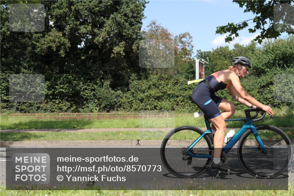 10.08.2025 - GEWOBA Citytriathlon Bremen Yannick Fuchs http://msf.ph/oto/8570773 10.08.2025 14:27:21 Radfahren 120, 189, 196, 276, 286, 318, 320, 441, 457 meine-sportfotos.de