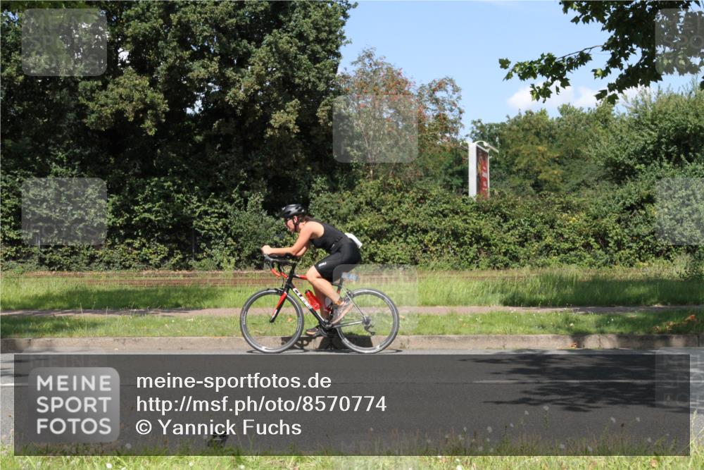10.08.2025 - GEWOBA Citytriathlon Bremen Yannick Fuchs http://msf.ph/oto/8570774 10.08.2025 14:27:22 Radfahren 120, 189, 196, 286, 318, 320, 441, 457 meine-sportfotos.de
