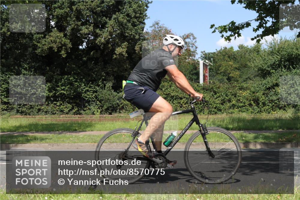 10.08.2025 - GEWOBA Citytriathlon Bremen Yannick Fuchs http://msf.ph/oto/8570775 10.08.2025 14:27:23 Radfahren 120, 196, 286, 320, 441, 457 meine-sportfotos.de