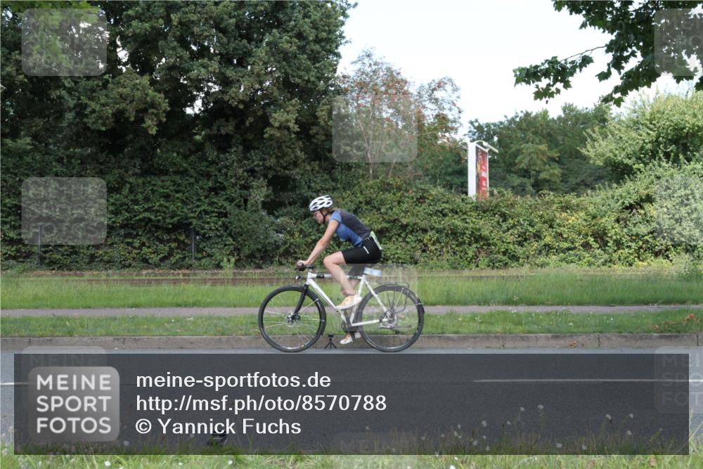 10.08.2025 - GEWOBA Citytriathlon Bremen Yannick Fuchs http://msf.ph/oto/8570788 10.08.2025 14:27:30 Radfahren 120, 156, 286, 320, 363, 441 meine-sportfotos.de