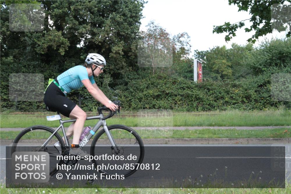10.08.2025 - GEWOBA Citytriathlon Bremen Yannick Fuchs http://msf.ph/oto/8570812 10.08.2025 14:27:40 Radfahren 156, 194, 320, 322, 363 meine-sportfotos.de