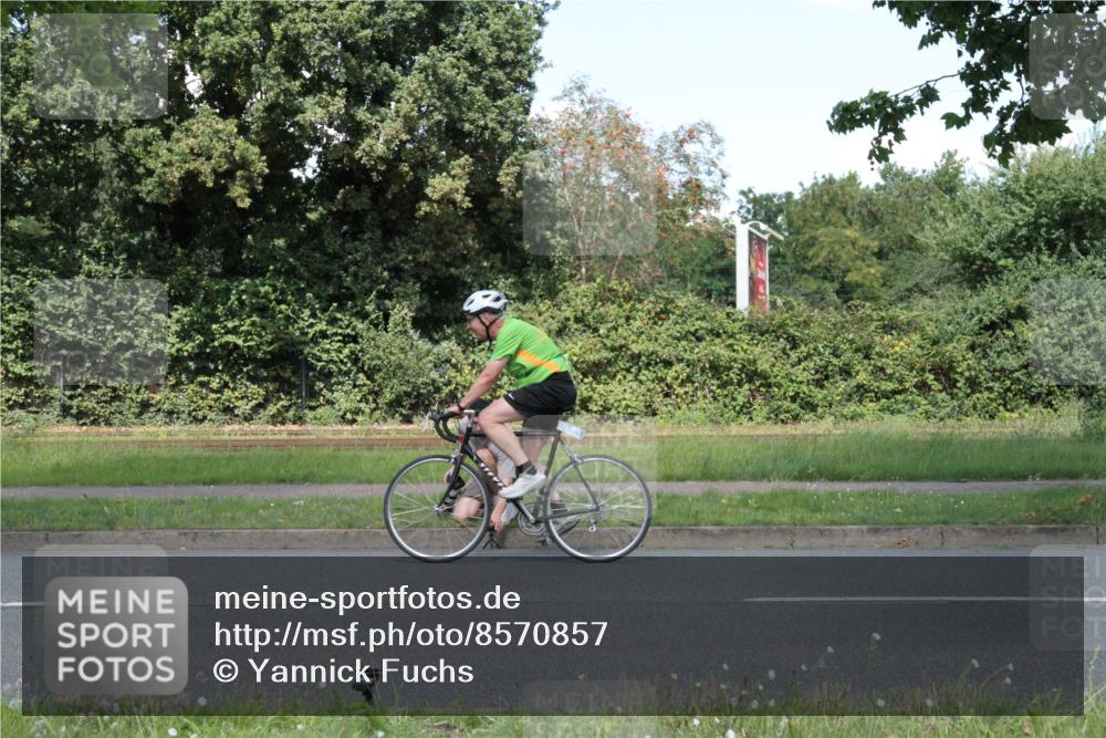 10.08.2025 - GEWOBA Citytriathlon Bremen Yannick Fuchs http://msf.ph/oto/8570857 10.08.2025 14:28:00 Radfahren 70, 159, 194, 293, 322 meine-sportfotos.de
