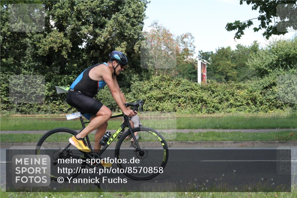 10.08.2025 - GEWOBA Citytriathlon Bremen Yannick Fuchs http://msf.ph/oto/8570858 10.08.2025 14:28:01 Radfahren 70, 159, 194, 293, 322 meine-sportfotos.de