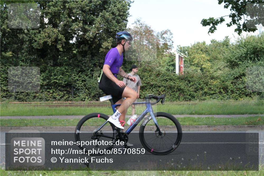 10.08.2025 - GEWOBA Citytriathlon Bremen Yannick Fuchs http://msf.ph/oto/8570859 10.08.2025 14:28:05 Radfahren 70, 159, 293 meine-sportfotos.de