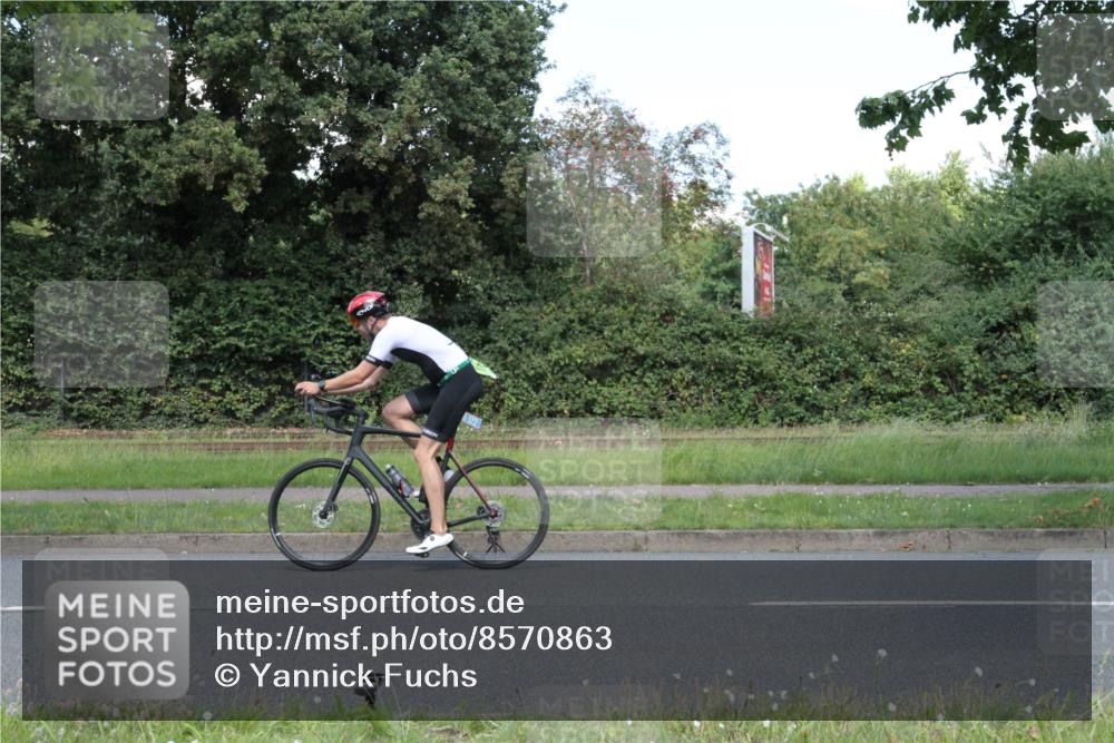 10.08.2025 - GEWOBA Citytriathlon Bremen Yannick Fuchs http://msf.ph/oto/8570863 10.08.2025 14:28:12 Radfahren 70, 382, 448 meine-sportfotos.de