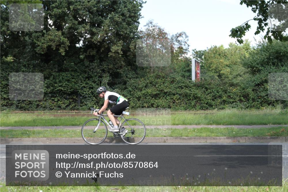10.08.2025 - GEWOBA Citytriathlon Bremen Yannick Fuchs http://msf.ph/oto/8570864 10.08.2025 14:28:18 Radfahren 70, 382, 448 meine-sportfotos.de