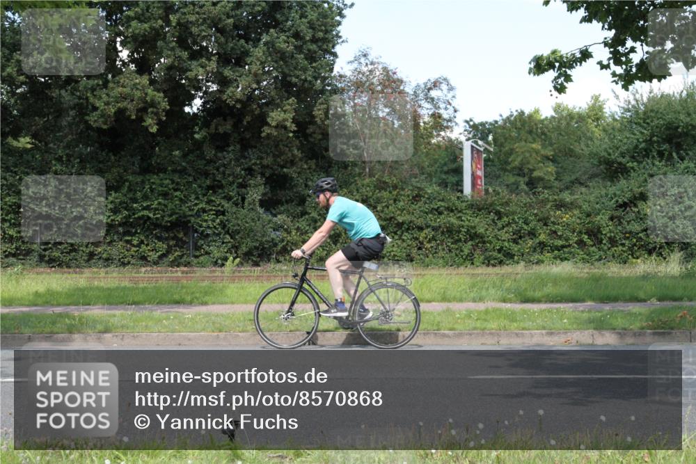 10.08.2025 - GEWOBA Citytriathlon Bremen Yannick Fuchs http://msf.ph/oto/8570868 10.08.2025 14:28:20 Radfahren 70, 382, 401, 448 meine-sportfotos.de