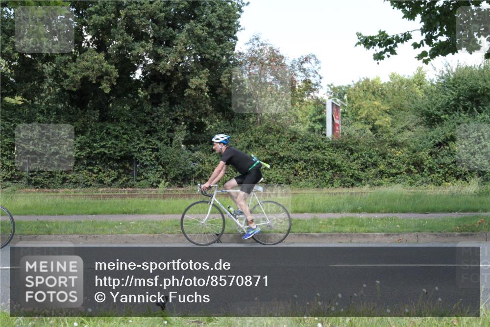 10.08.2025 - GEWOBA Citytriathlon Bremen Yannick Fuchs http://msf.ph/oto/8570871 10.08.2025 14:28:27 Radfahren 237, 367, 382, 401, 448 meine-sportfotos.de