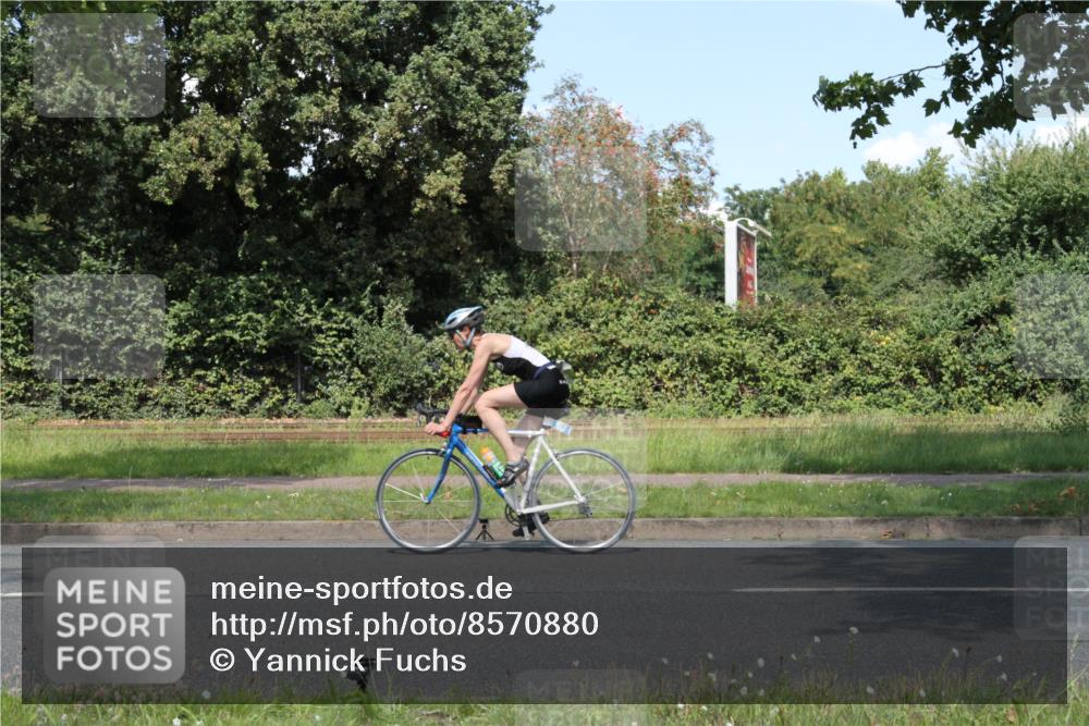 10.08.2025 - GEWOBA Citytriathlon Bremen Yannick Fuchs http://msf.ph/oto/8570880 10.08.2025 14:28:37 Radfahren 171, 237, 350, 367, 401, 467, 483 meine-sportfotos.de