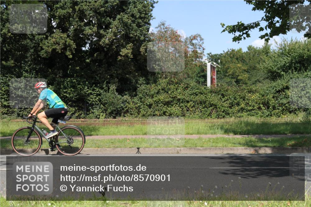 10.08.2025 - GEWOBA Citytriathlon Bremen Yannick Fuchs http://msf.ph/oto/8570901 10.08.2025 14:28:54 Radfahren 168, 171, 172, 193, 321, 350, 403, 467, 483 meine-sportfotos.de