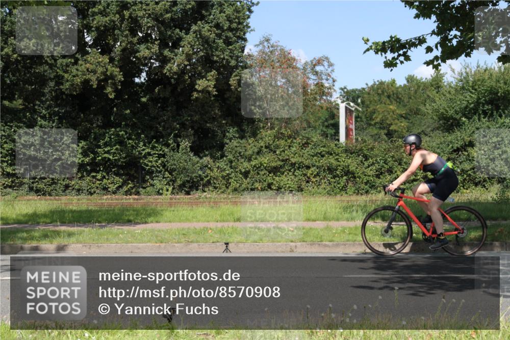 10.08.2025 - GEWOBA Citytriathlon Bremen Yannick Fuchs http://msf.ph/oto/8570908 10.08.2025 14:28:57 Radfahren 168, 171, 172, 193, 321, 350, 403 meine-sportfotos.de