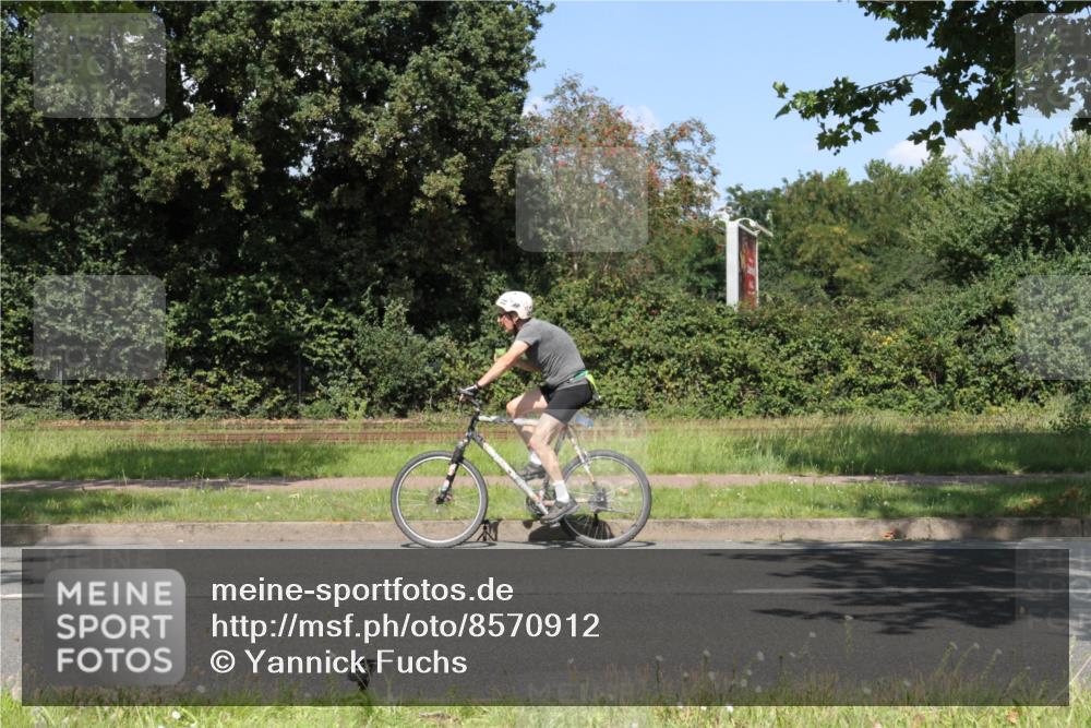 10.08.2025 - GEWOBA Citytriathlon Bremen Yannick Fuchs http://msf.ph/oto/8570912 10.08.2025 14:28:59 Radfahren 168, 172, 193, 321, 350, 403 meine-sportfotos.de