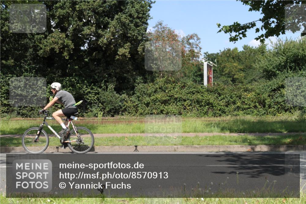 10.08.2025 - GEWOBA Citytriathlon Bremen Yannick Fuchs http://msf.ph/oto/8570913 10.08.2025 14:28:59 Radfahren 168, 172, 193, 321, 350, 403 meine-sportfotos.de