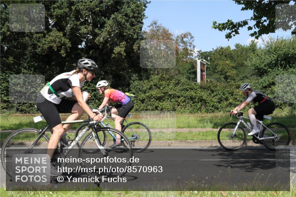 10.08.2025 - GEWOBA Citytriathlon Bremen Yannick Fuchs http://msf.ph/oto/8570963 10.08.2025 14:29:16 Radfahren 172, 188, 206, 321, 365, 389, 447 meine-sportfotos.de