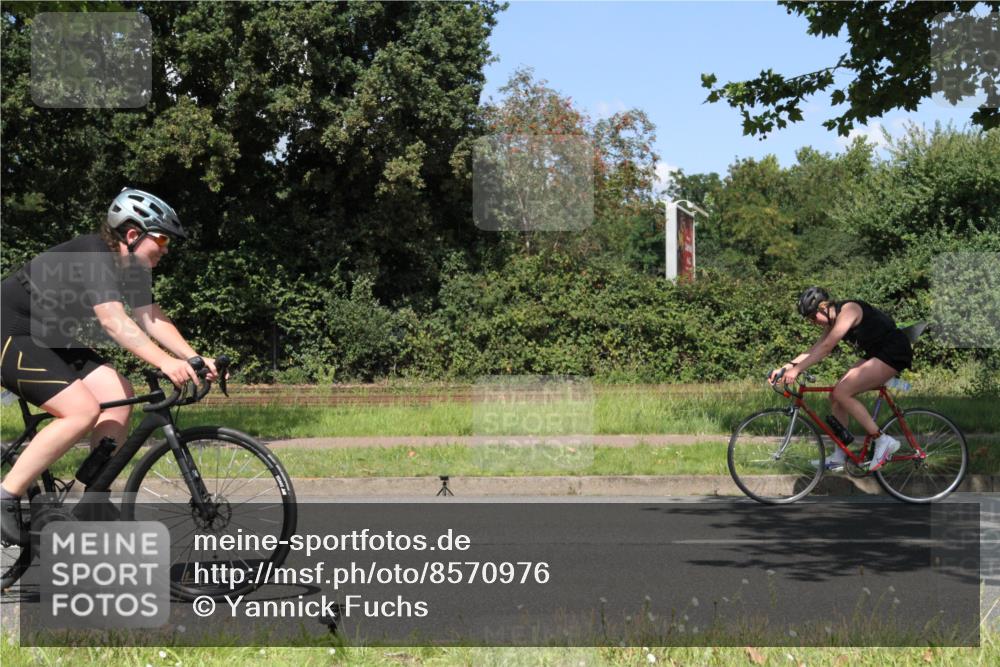 10.08.2025 - GEWOBA Citytriathlon Bremen Yannick Fuchs http://msf.ph/oto/8570976 10.08.2025 14:29:21 Radfahren 117, 179, 188, 206, 212, 351, 365, 373, 389, 447, 487 meine-sportfotos.de