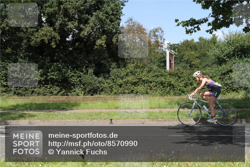 10.08.2025 - GEWOBA Citytriathlon Bremen Yannick Fuchs http://msf.ph/oto/8570990 10.08.2025 14:29:26 Radfahren 117, 179, 188, 206, 212, 351, 365, 373, 389, 405, 447, 487, 517 meine-sportfotos.de