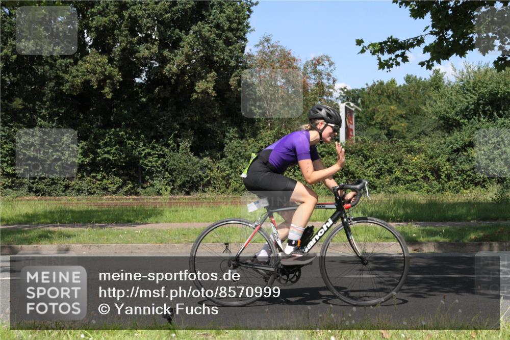 10.08.2025 - GEWOBA Citytriathlon Bremen Yannick Fuchs http://msf.ph/oto/8570999 10.08.2025 14:29:29 Radfahren 117, 179, 206, 212, 351, 365, 373, 389, 405, 466, 487, 517 meine-sportfotos.de
