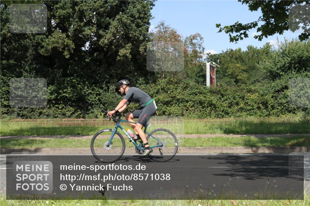 10.08.2025 - GEWOBA Citytriathlon Bremen Yannick Fuchs http://msf.ph/oto/8571038 10.08.2025 14:29:43 Radfahren 179, 212, 226, 275, 327, 351, 373, 405, 466, 468, 487, 517 meine-sportfotos.de