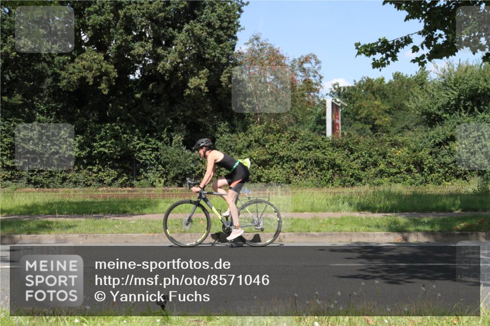 10.08.2025 - GEWOBA Citytriathlon Bremen Yannick Fuchs http://msf.ph/oto/8571046 10.08.2025 14:29:57 Radfahren 42, 95, 112, 183, 226, 275, 315, 327, 337, 454, 468 meine-sportfotos.de