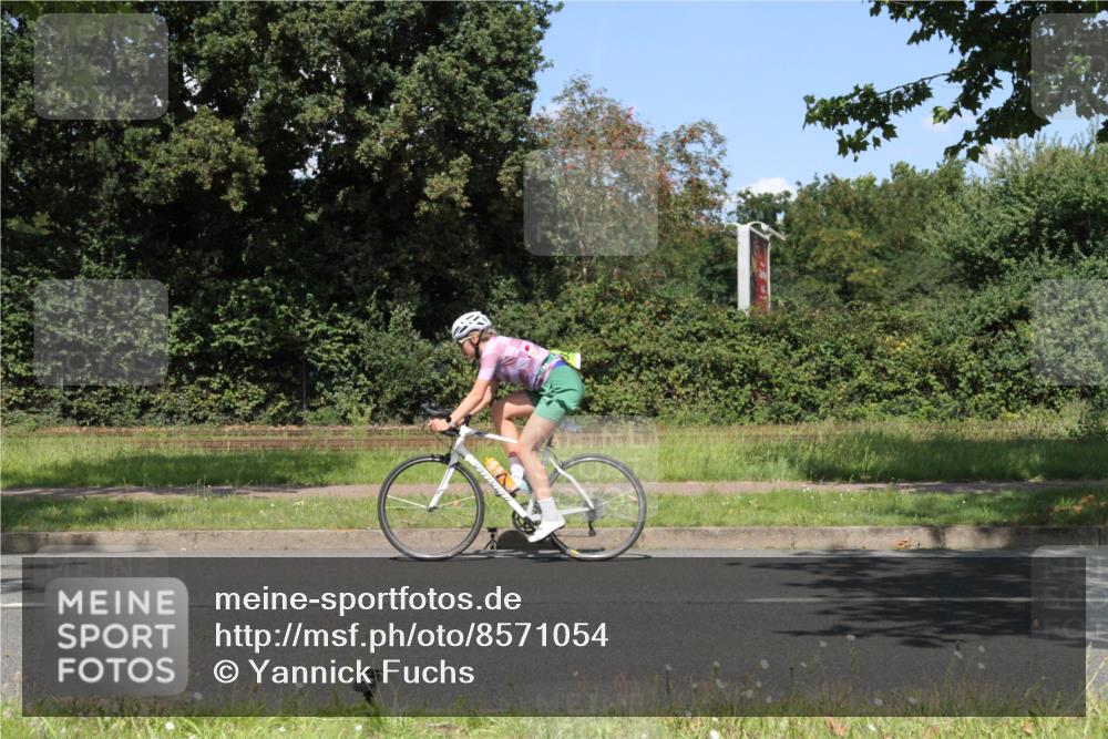 10.08.2025 - GEWOBA Citytriathlon Bremen Yannick Fuchs http://msf.ph/oto/8571054 10.08.2025 14:30:02 Radfahren 42, 95, 112, 183, 275, 315, 327, 337, 400, 402, 429, 454, 468 meine-sportfotos.de