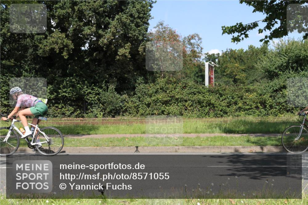 10.08.2025 - GEWOBA Citytriathlon Bremen Yannick Fuchs http://msf.ph/oto/8571055 10.08.2025 14:30:02 Radfahren 42, 95, 112, 183, 275, 315, 327, 337, 400, 402, 429, 454, 468 meine-sportfotos.de