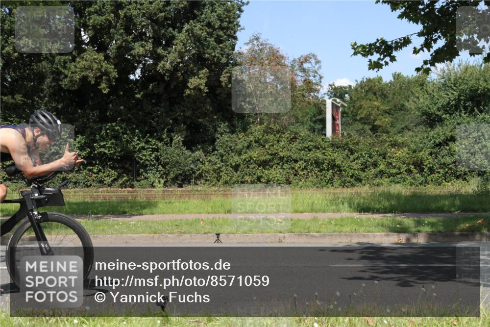 10.08.2025 - GEWOBA Citytriathlon Bremen Yannick Fuchs http://msf.ph/oto/8571059 10.08.2025 14:30:04 Radfahren 42, 95, 112, 183, 275, 315, 327, 337, 400, 402, 429, 454 meine-sportfotos.de