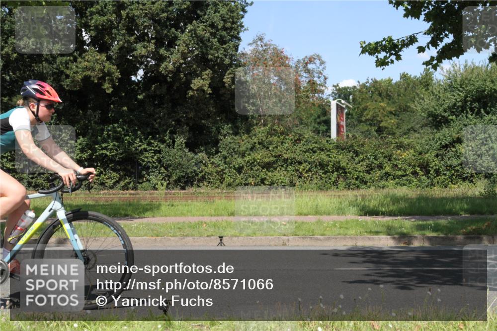 10.08.2025 - GEWOBA Citytriathlon Bremen Yannick Fuchs http://msf.ph/oto/8571066 10.08.2025 14:30:07 Radfahren 42, 66, 95, 112, 148, 149, 183, 315, 327, 337, 400, 402, 429, 454 meine-sportfotos.de
