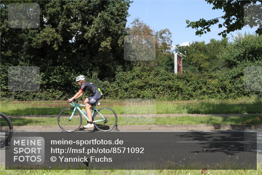 10.08.2025 - GEWOBA Citytriathlon Bremen Yannick Fuchs http://msf.ph/oto/8571092 10.08.2025 14:30:17 Radfahren 8, 33, 42, 66, 95, 112, 148, 149, 329, 337, 338, 361, 374, 400, 402, 410, 429, 492 meine-sportfotos.de