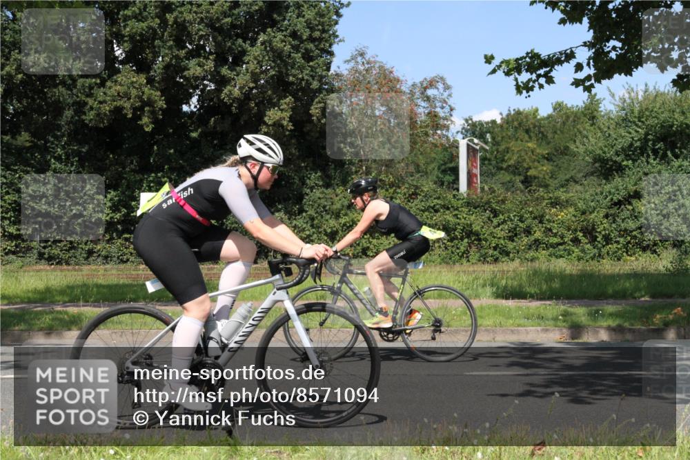 10.08.2025 - GEWOBA Citytriathlon Bremen Yannick Fuchs http://msf.ph/oto/8571094 10.08.2025 14:30:18 Radfahren 8, 33, 42, 66, 95, 112, 148, 149, 329, 338, 347, 361, 374, 400, 402, 410, 429, 492 meine-sportfotos.de