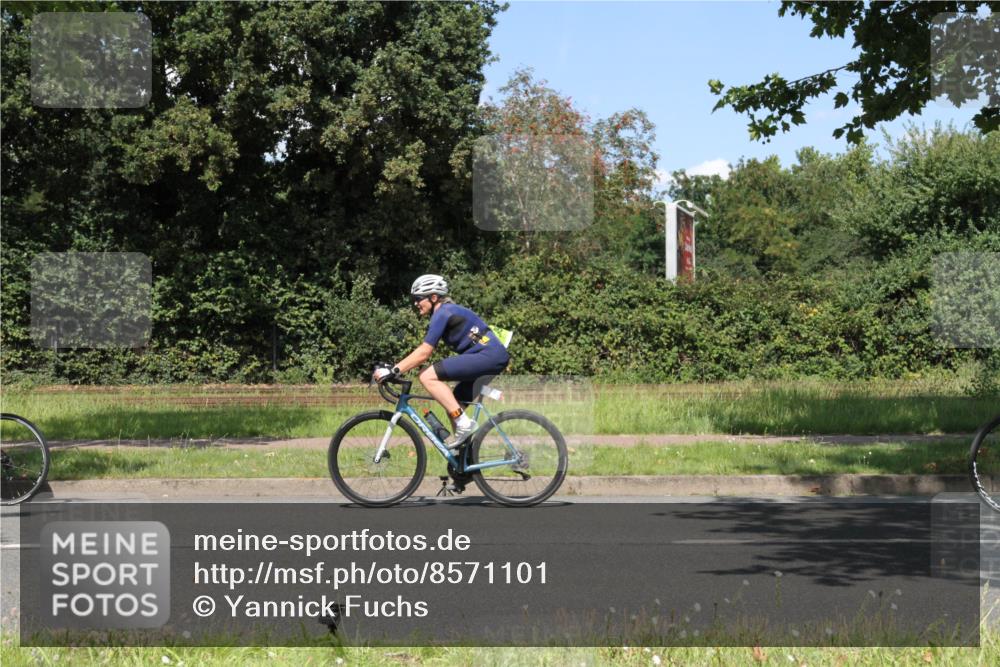10.08.2025 - GEWOBA Citytriathlon Bremen Yannick Fuchs http://msf.ph/oto/8571101 10.08.2025 14:30:21 Radfahren 8, 33, 66, 148, 149, 329, 338, 347, 361, 374, 400, 402, 410, 429, 492 meine-sportfotos.de