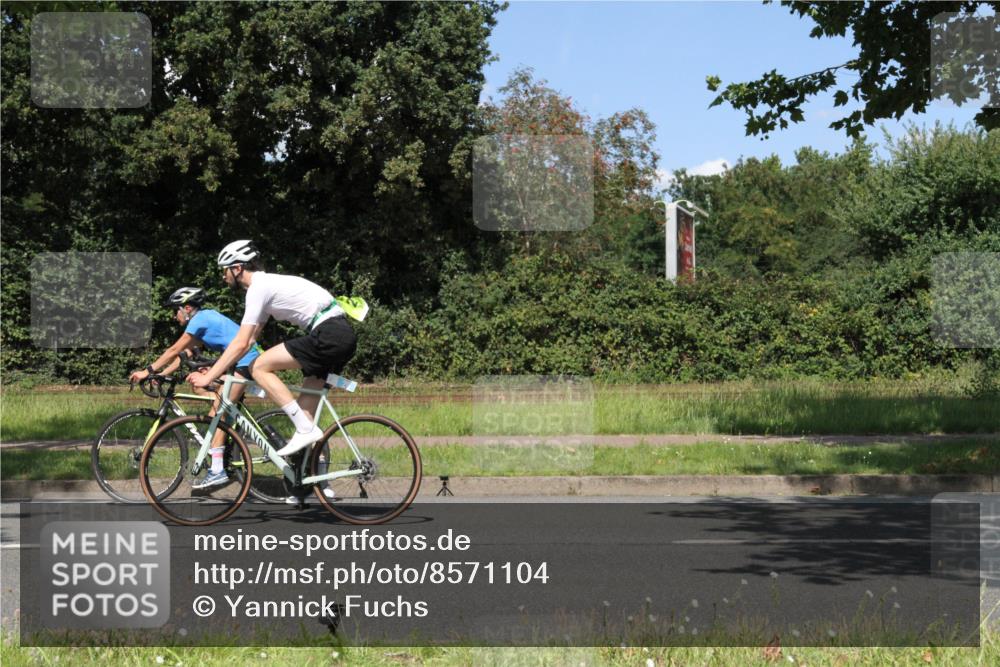 10.08.2025 - GEWOBA Citytriathlon Bremen Yannick Fuchs http://msf.ph/oto/8571104 10.08.2025 14:30:23 Radfahren 8, 33, 66, 148, 149, 329, 338, 347, 361, 374, 400, 402, 410, 429, 492 meine-sportfotos.de