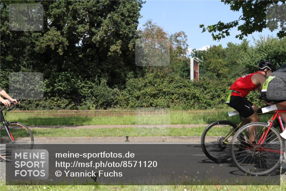 10.08.2025 - GEWOBA Citytriathlon Bremen Yannick Fuchs http://msf.ph/oto/8571120 10.08.2025 14:30:29 Radfahren 8, 33, 66, 107, 148, 149, 178, 328, 329, 338, 341, 345, 347, 356, 361, 374, 381, 409, 410, 461, 492 meine-sportfotos.de
