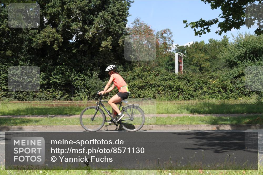 10.08.2025 - GEWOBA Citytriathlon Bremen Yannick Fuchs http://msf.ph/oto/8571130 10.08.2025 14:30:32 Radfahren 8, 12, 33, 66, 107, 148, 178, 328, 329, 338, 341, 345, 347, 356, 361, 374, 381, 409, 410, 461, 492 meine-sportfotos.de