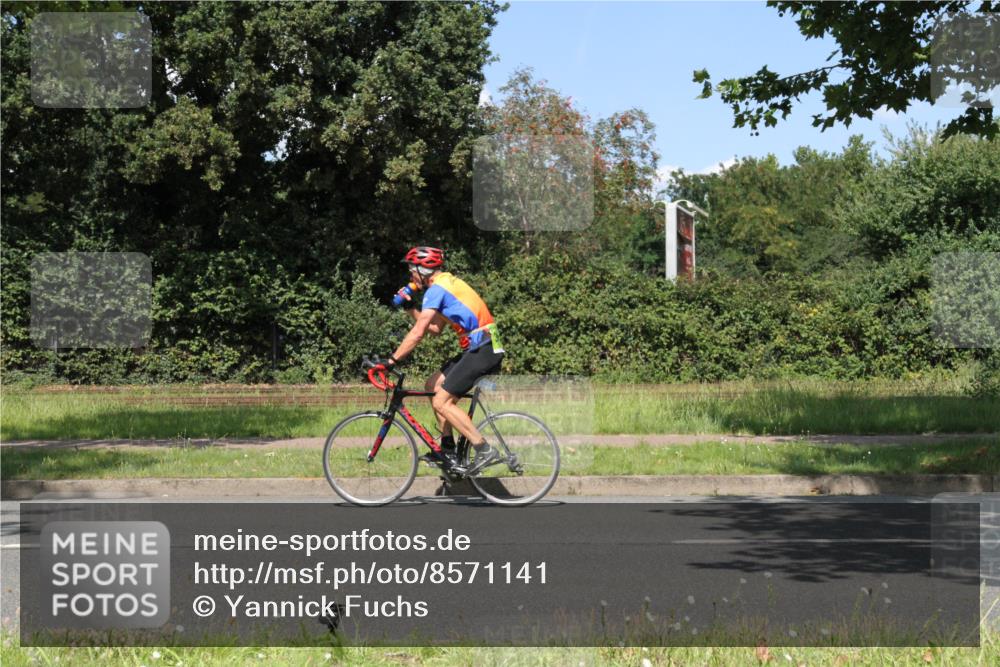 10.08.2025 - GEWOBA Citytriathlon Bremen Yannick Fuchs http://msf.ph/oto/8571141 10.08.2025 14:30:36 Radfahren 8, 12, 33, 107, 178, 328, 329, 338, 341, 345, 347, 356, 361, 381, 399, 409, 416, 461, 492 meine-sportfotos.de