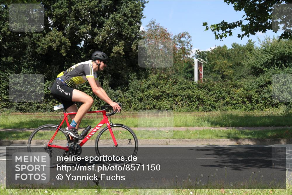10.08.2025 - GEWOBA Citytriathlon Bremen Yannick Fuchs http://msf.ph/oto/8571150 10.08.2025 14:30:39 Radfahren 8, 12, 33, 107, 178, 328, 341, 345, 347, 356, 381, 399, 409, 416, 461, 492, 504 meine-sportfotos.de