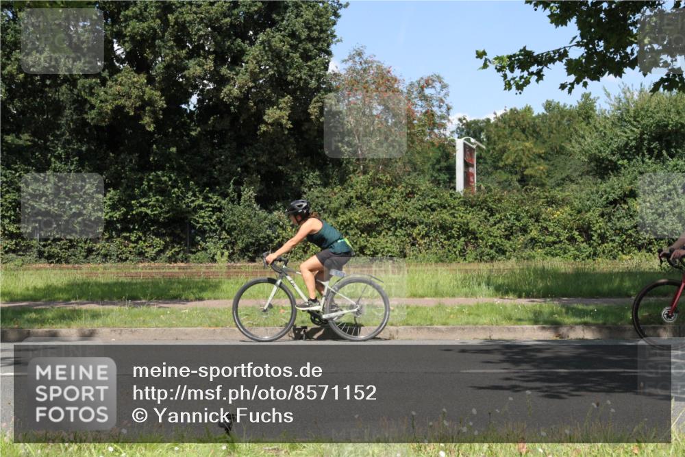 10.08.2025 - GEWOBA Citytriathlon Bremen Yannick Fuchs http://msf.ph/oto/8571152 10.08.2025 14:30:40 Radfahren 8, 12, 107, 178, 328, 341, 345, 347, 356, 381, 399, 409, 416, 461, 492, 504 meine-sportfotos.de