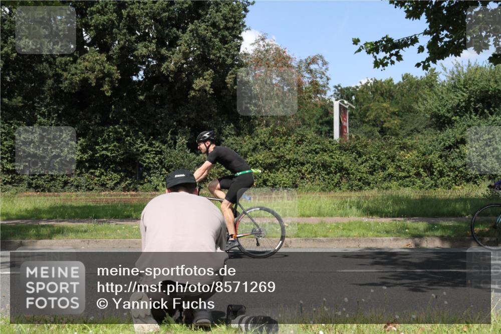 10.08.2025 - GEWOBA Citytriathlon Bremen Yannick Fuchs http://msf.ph/oto/8571269 10.08.2025 14:31:58 Radfahren 104, 359, 376, 411, 496 meine-sportfotos.de
