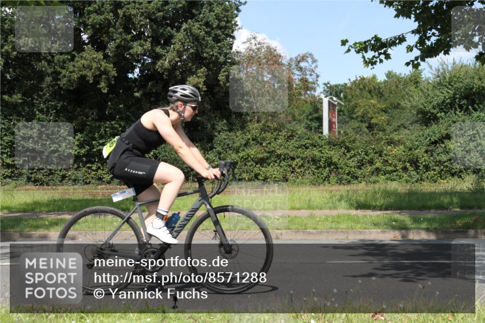 10.08.2025 - GEWOBA Citytriathlon Bremen Yannick Fuchs http://msf.ph/oto/8571288 10.08.2025 14:32:17 Radfahren 104, 105, 113, 284, 299, 344, 355, 359, 362, 366, 370, 376, 411, 433, 463, 489, 508 meine-sportfotos.de