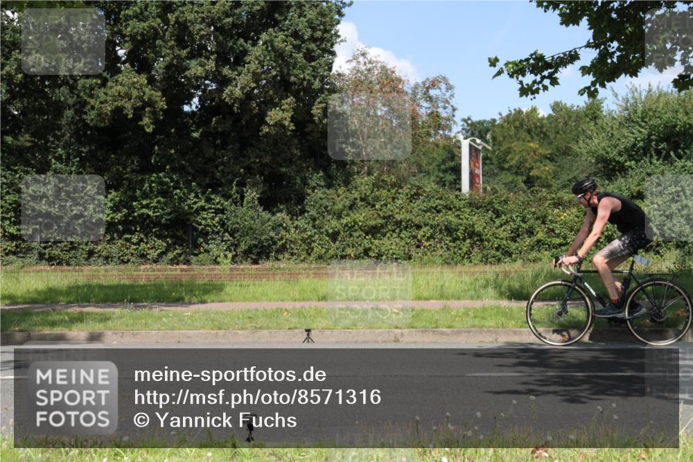 10.08.2025 - GEWOBA Citytriathlon Bremen Yannick Fuchs http://msf.ph/oto/8571316 10.08.2025 14:32:29 Radfahren 105, 284, 299, 355, 362, 370, 393, 420, 433, 463, 489 meine-sportfotos.de