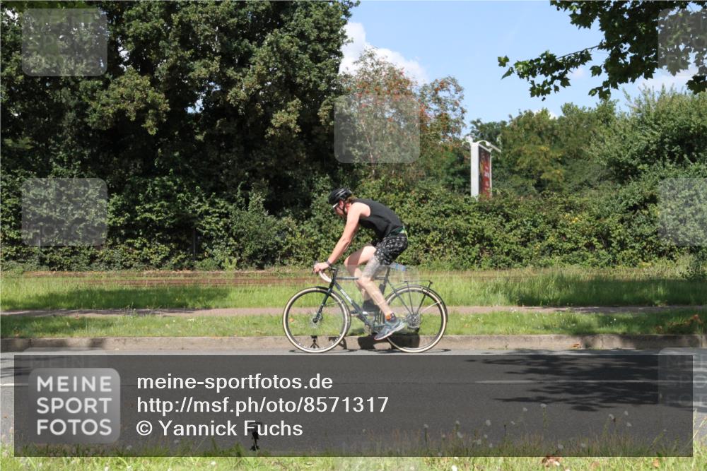 10.08.2025 - GEWOBA Citytriathlon Bremen Yannick Fuchs http://msf.ph/oto/8571317 10.08.2025 14:32:30 Radfahren 105, 284, 299, 355, 362, 370, 393, 420, 433, 463, 489 meine-sportfotos.de