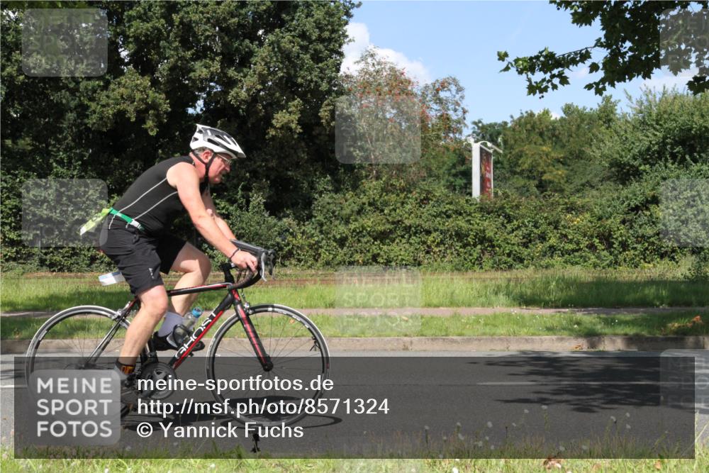 10.08.2025 - GEWOBA Citytriathlon Bremen Yannick Fuchs http://msf.ph/oto/8571324 10.08.2025 14:32:32 Radfahren 105, 284, 299, 355, 370, 393, 420, 489 meine-sportfotos.de