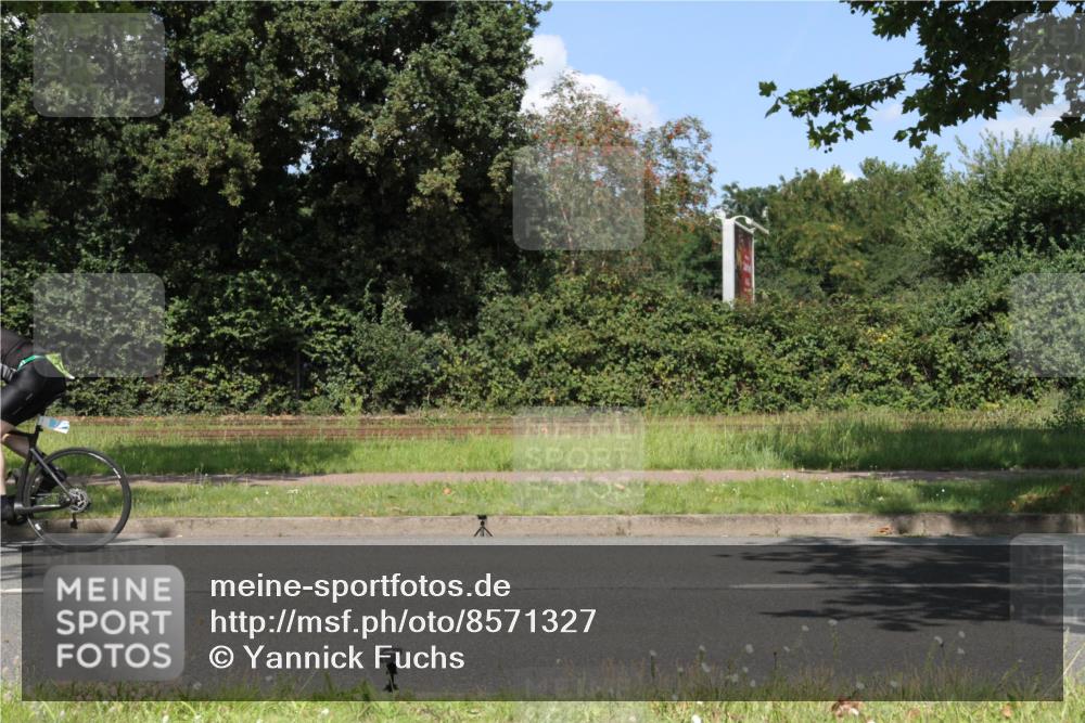 10.08.2025 - GEWOBA Citytriathlon Bremen Yannick Fuchs http://msf.ph/oto/8571327 10.08.2025 14:32:33 Radfahren 105, 284, 299, 370, 393, 420, 489 meine-sportfotos.de