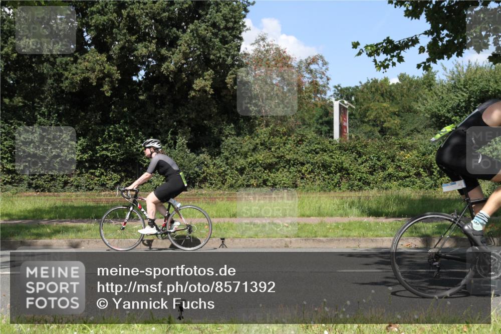 10.08.2025 - GEWOBA Citytriathlon Bremen Yannick Fuchs http://msf.ph/oto/8571392 10.08.2025 14:32:58 Radfahren 14, 15, 37, 82, 96, 118, 122, 243, 357, 387, 435, 473, 501 meine-sportfotos.de