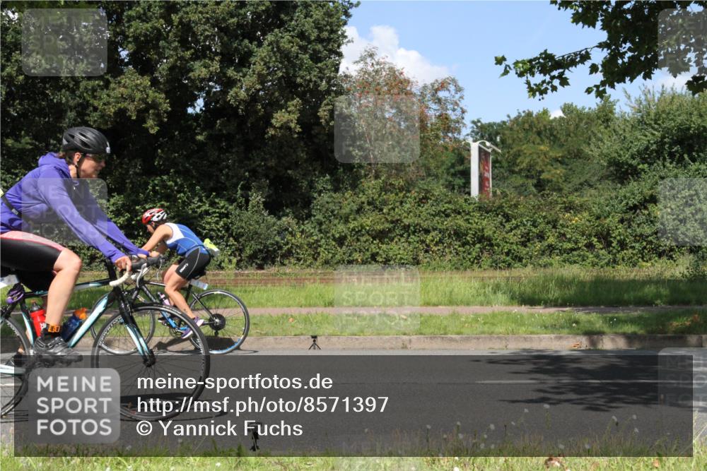 10.08.2025 - GEWOBA Citytriathlon Bremen Yannick Fuchs http://msf.ph/oto/8571397 10.08.2025 14:32:59 Radfahren 14, 15, 37, 82, 93, 96, 118, 122, 243, 357, 387, 435, 473, 501 meine-sportfotos.de